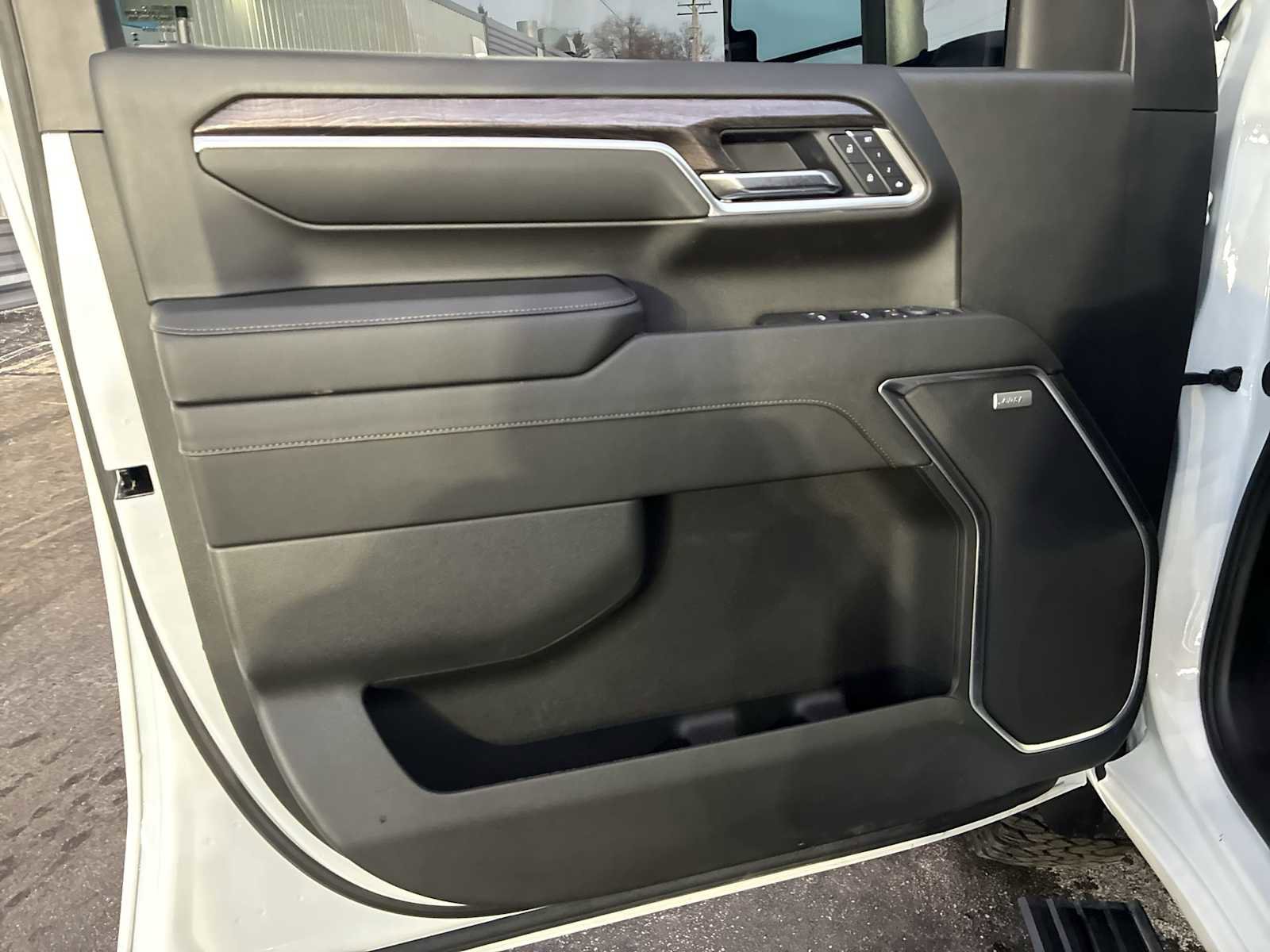 Used 2025 Chevrolet Silverado 3500 LTZ image 23