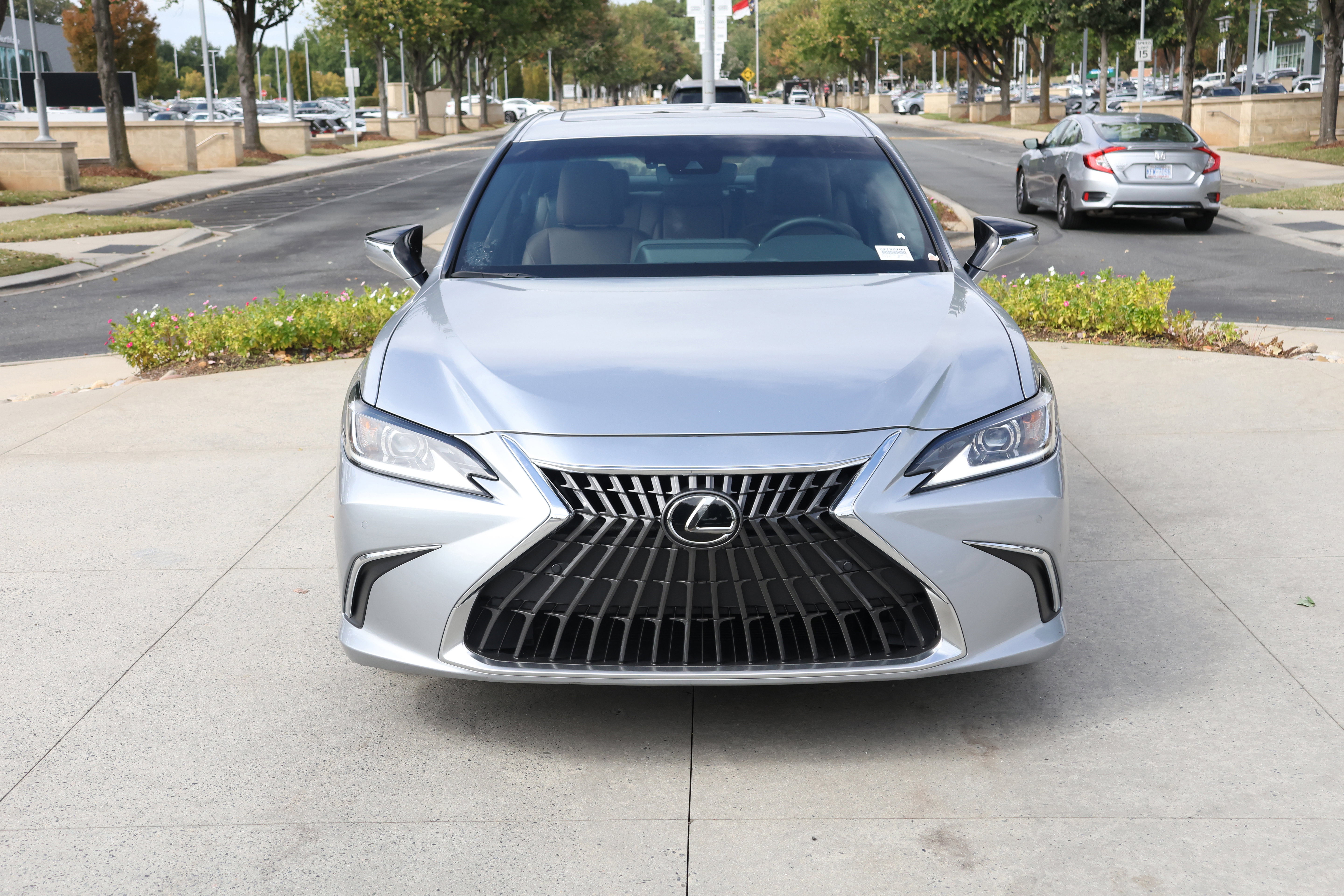 Used 2025 Lexus ES 350 w/ Premium Package image 3