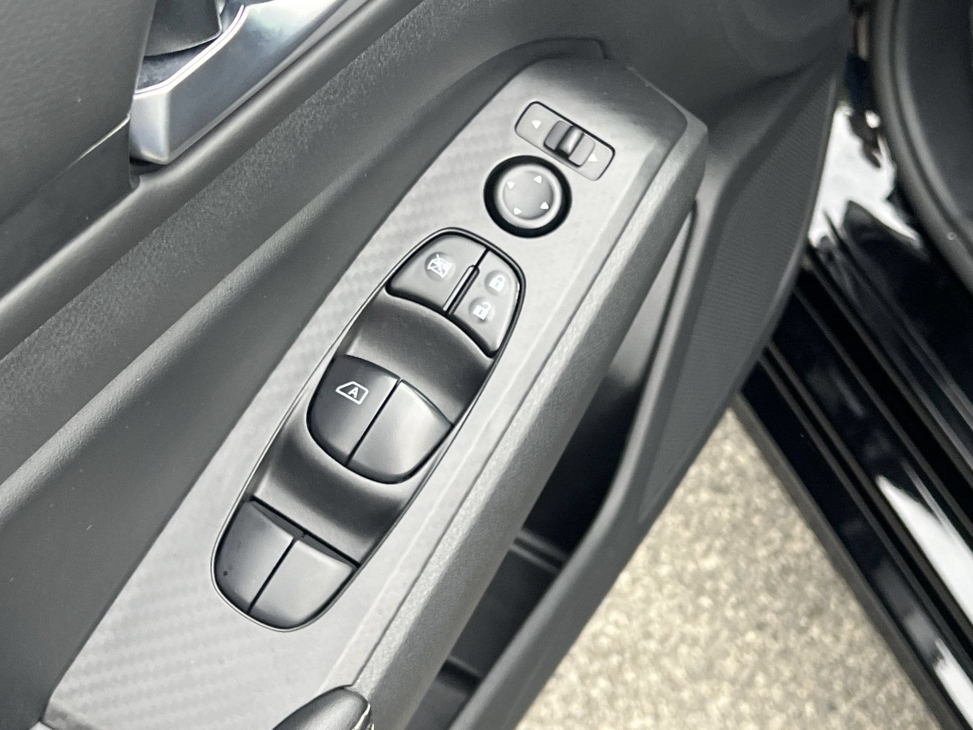 Certified 2024 Nissan Altima 2.5 SV w/ SV Premium Package FWD image 16