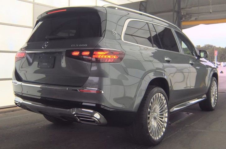 Used 2024 Mercedes-Benz Maybach GLS 600 4MATIC image 4