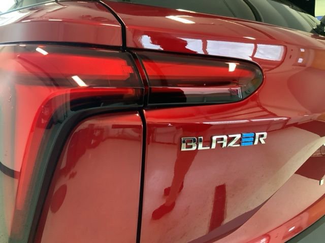New 2025 Chevrolet Blazer EV LT AWD/4WD image 15