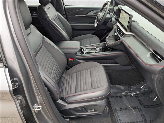 Used 2025 Ford Explorer ST-Line w/ ST-Line Street Pack image 24