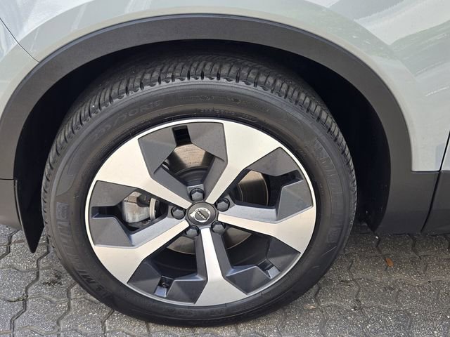 Certified 2024 Volvo XC40 B5 Plus image 13