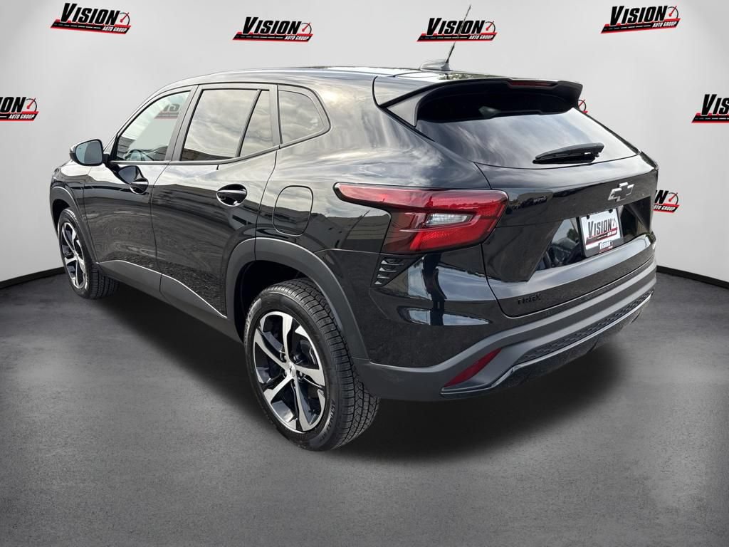 Used 2024 Chevrolet Trax RS w/ Sunroof Package FWD image 3