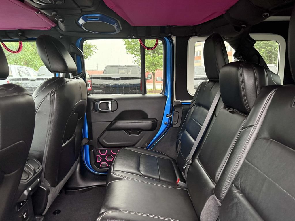 Used 2022 Jeep Wrangler Unlimited Sahara AWD/4WD image 17