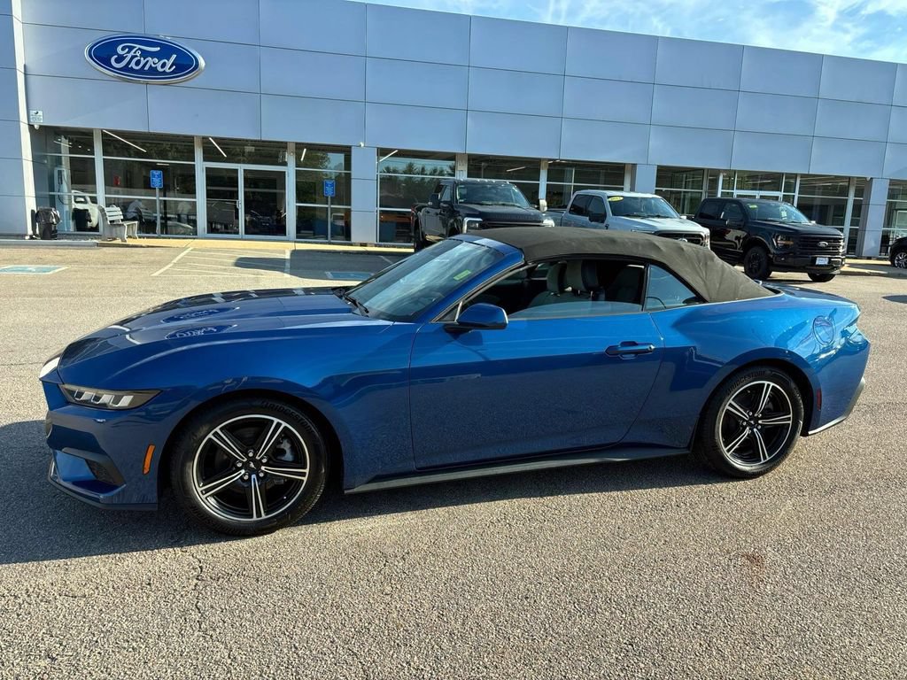 Used 2024 Ford Mustang Convertible RWD image 6