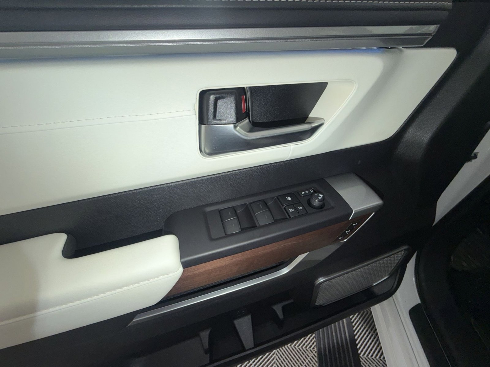 Used 2023 Toyota Sequoia Capstone image 15