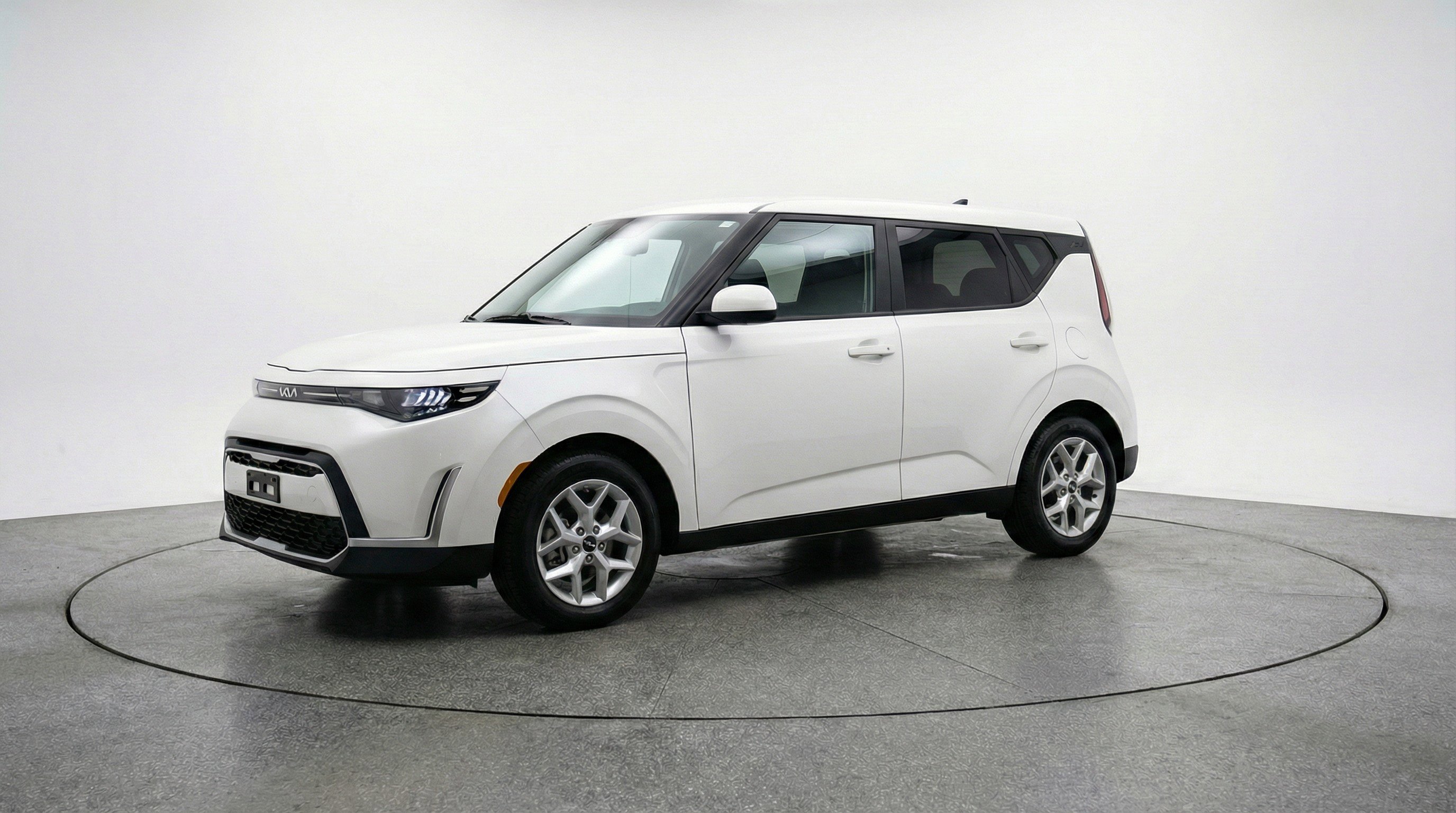 Used 2025 Kia Soul LX w/ LX Technology Package image 3