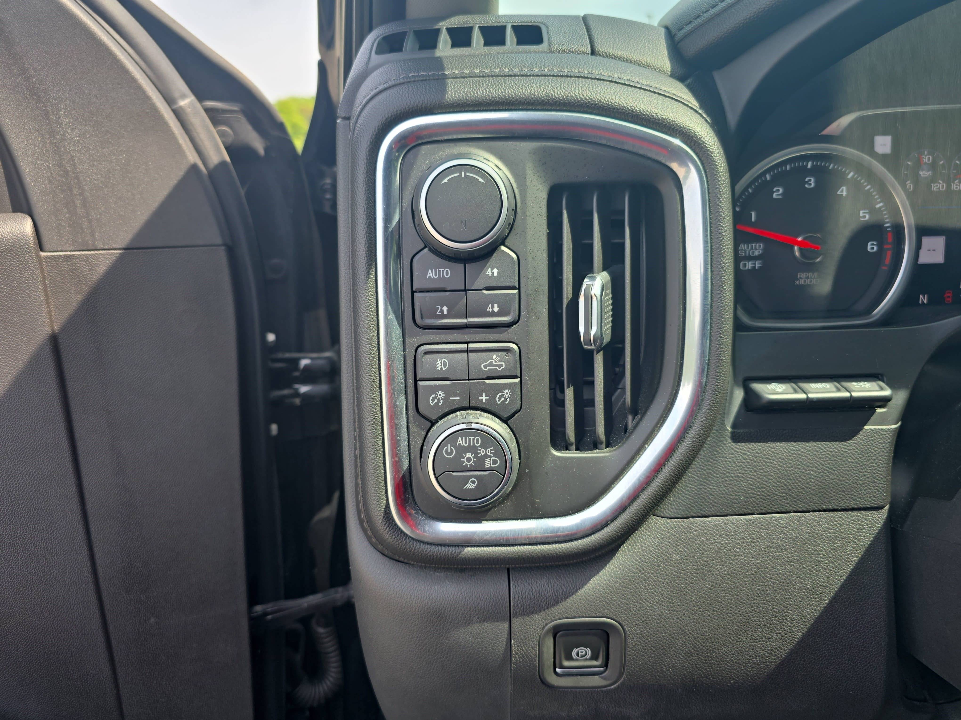 Used 2019 Chevrolet Silverado 1500 LTZ w/ LTZ Plus Package AWD/4WD image 25