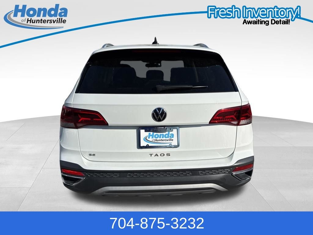 Used 2023 Volkswagen Taos SE w/ Panoramic Sunroof Package image 7