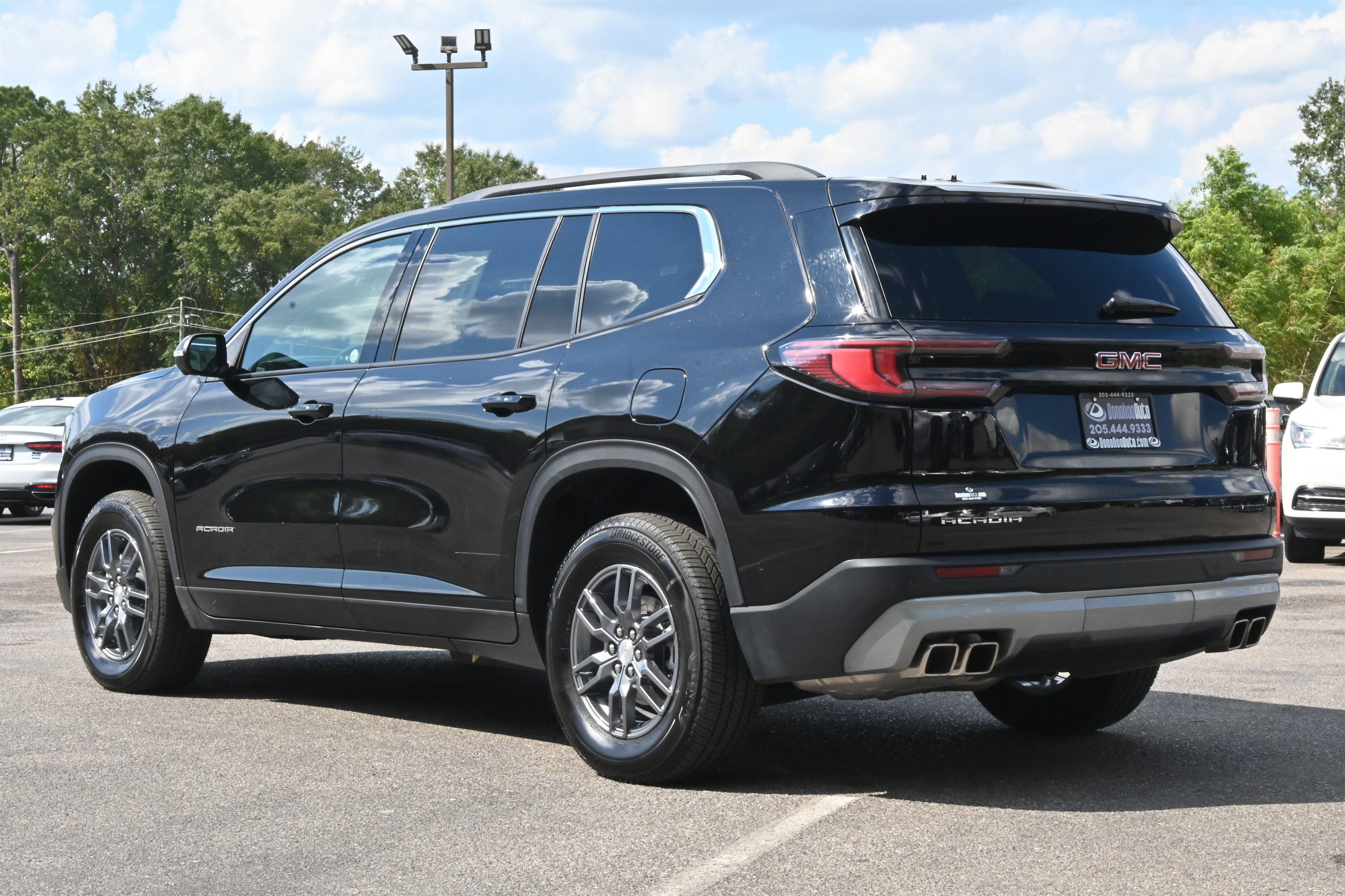 Used 2025 GMC Acadia Elevation image 7