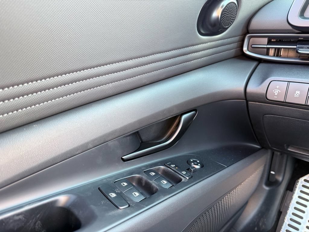 Certified 2025 Hyundai Elantra Sport FWD image 11