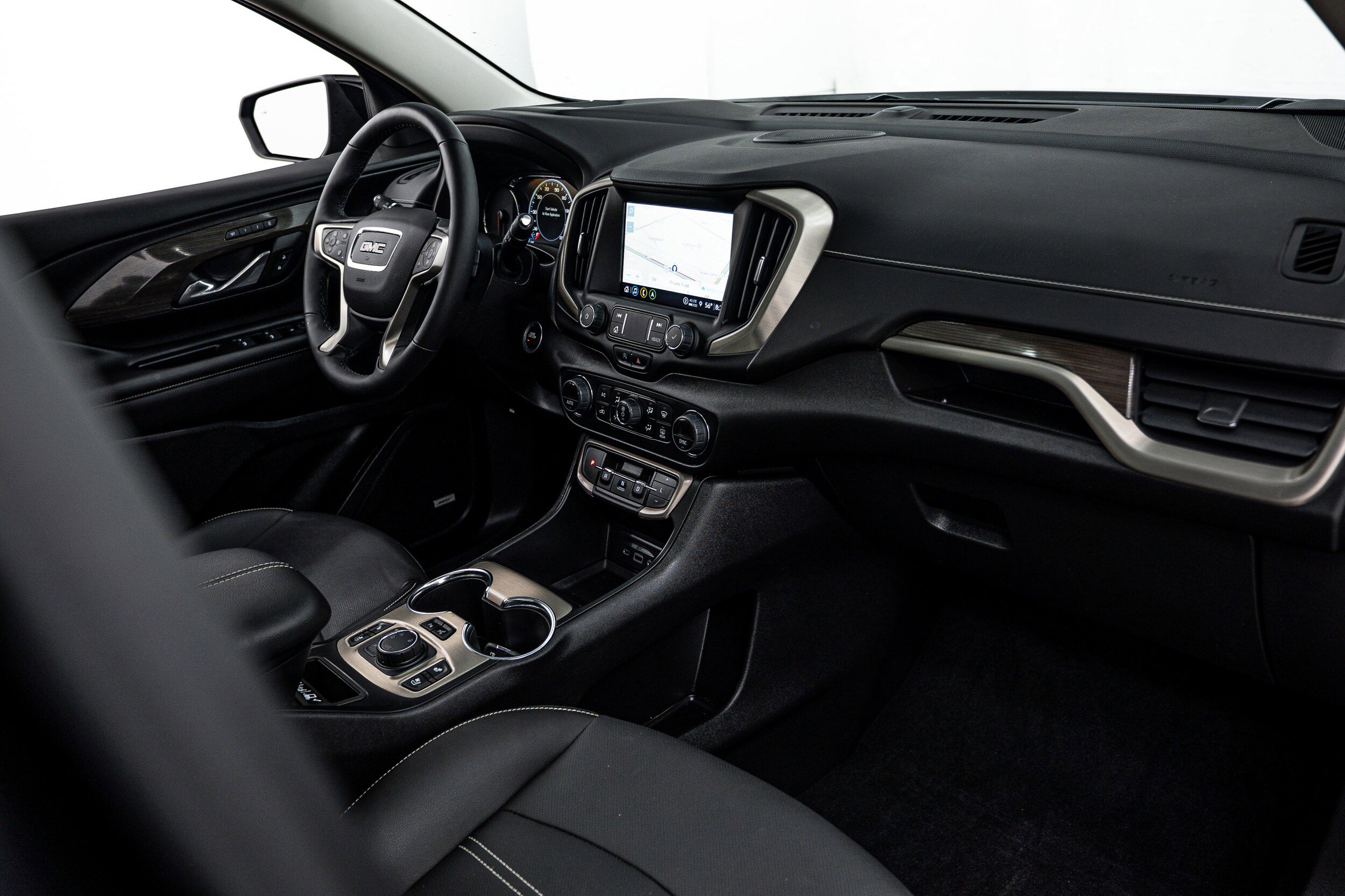 Used 2024 GMC Terrain Denali w/ Black Diamond Edition AWD/4WD image 8