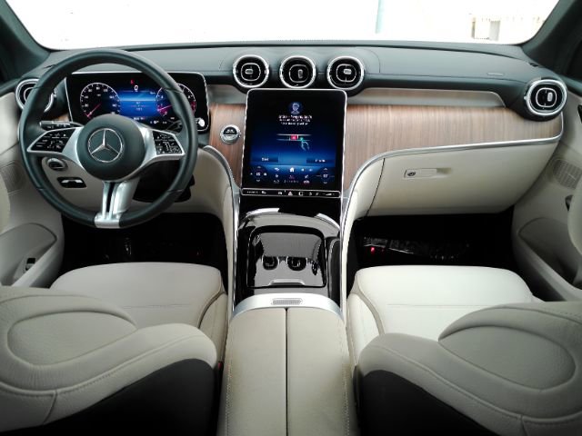 Used 2024 Mercedes-Benz GLC 300 image 3