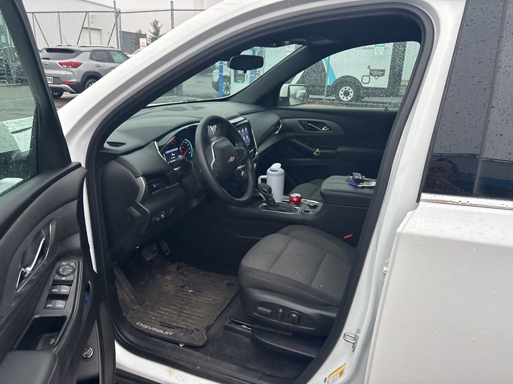 Used 2023 Chevrolet Traverse LT image 13