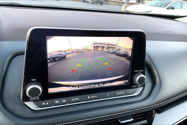 Used 2023 Nissan Rogue SV image 11