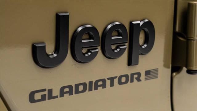 Used 2025 Jeep Gladiator Sport image 28