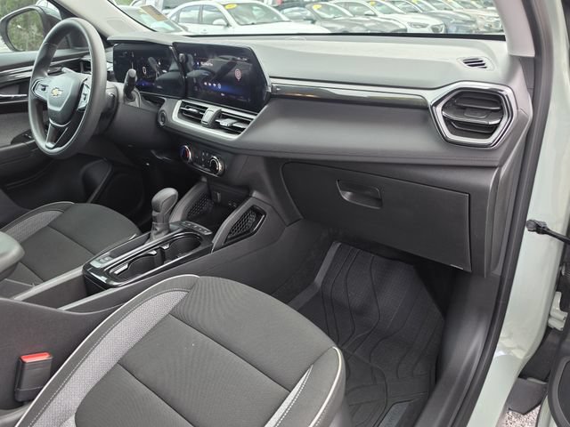 Used 2025 Chevrolet TrailBlazer LS w/ LS Convenience Package FWD image 12