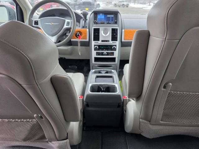 Used 2010 Chrysler Town & Country Limited w/ Trailer Tow Group image 16