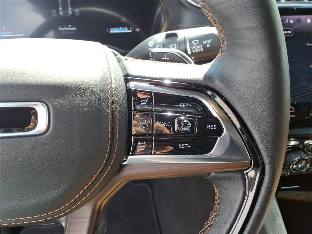 Used 2025 Jeep Grand Cherokee Summit w/ Obsidian Package AWD/4WD image 26