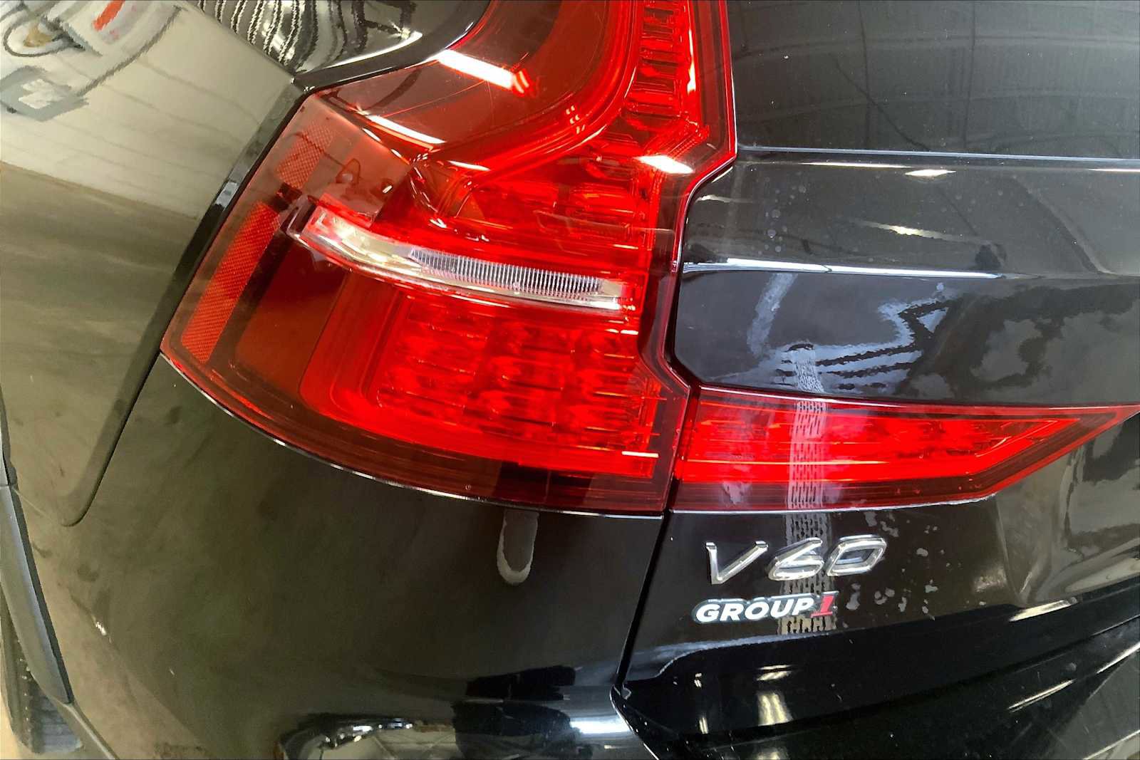 Used 2021 Volvo V60 T5 Cross Country image 27