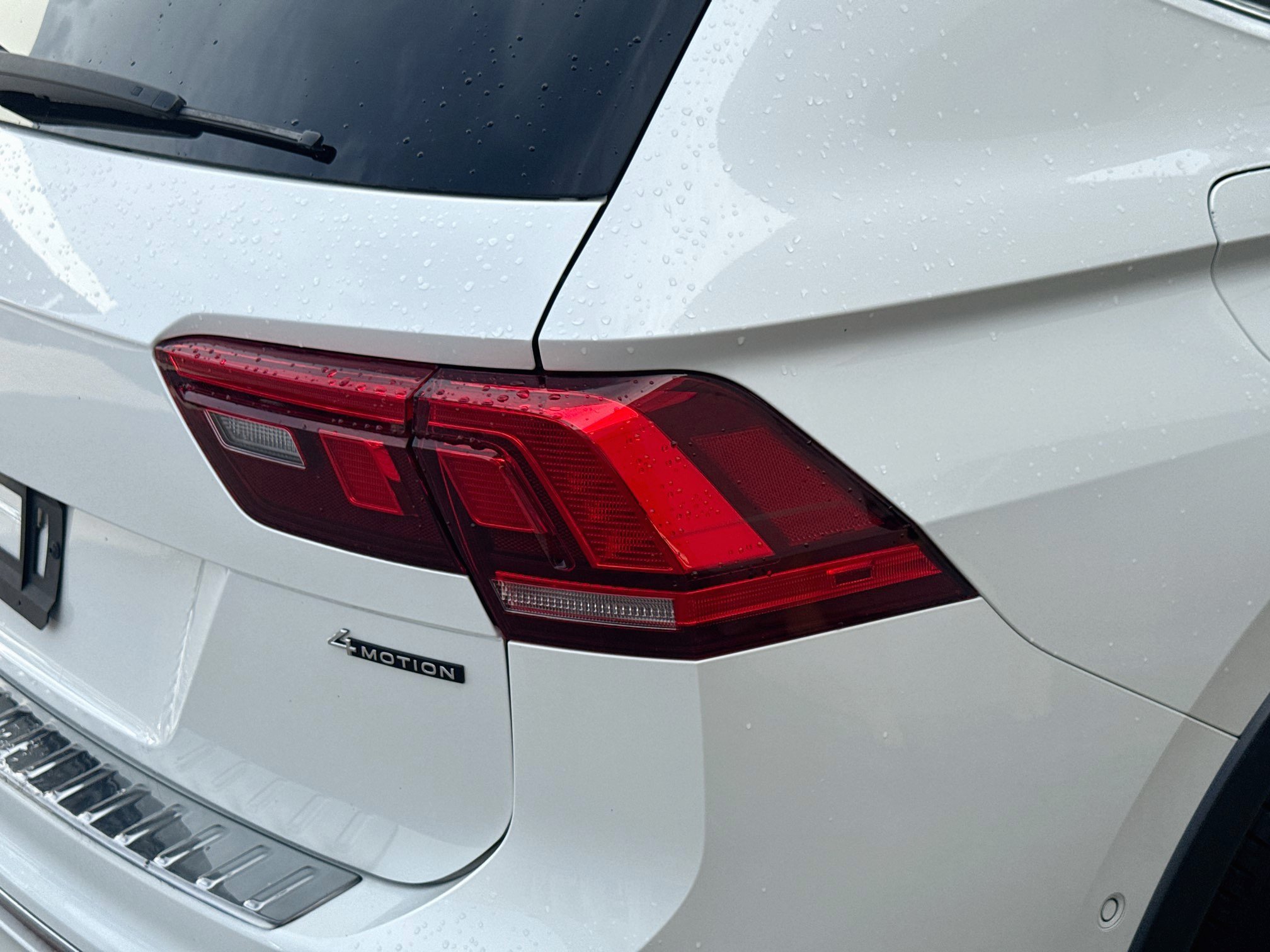 Used 2022 Volkswagen Tiguan SEL R-Line AWD/4WD image 25