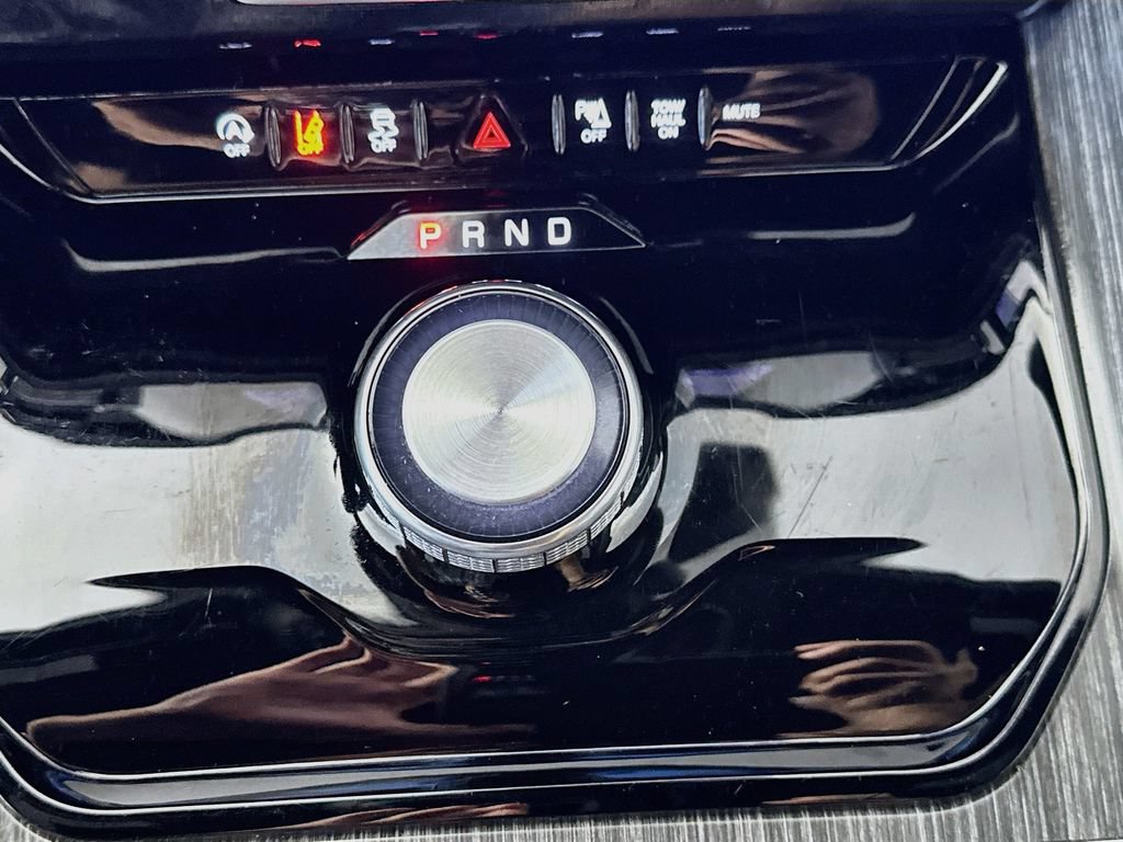 Used 2024 Jeep Wagoneer L Series II w/ Flexible Seating Group RWD image 16