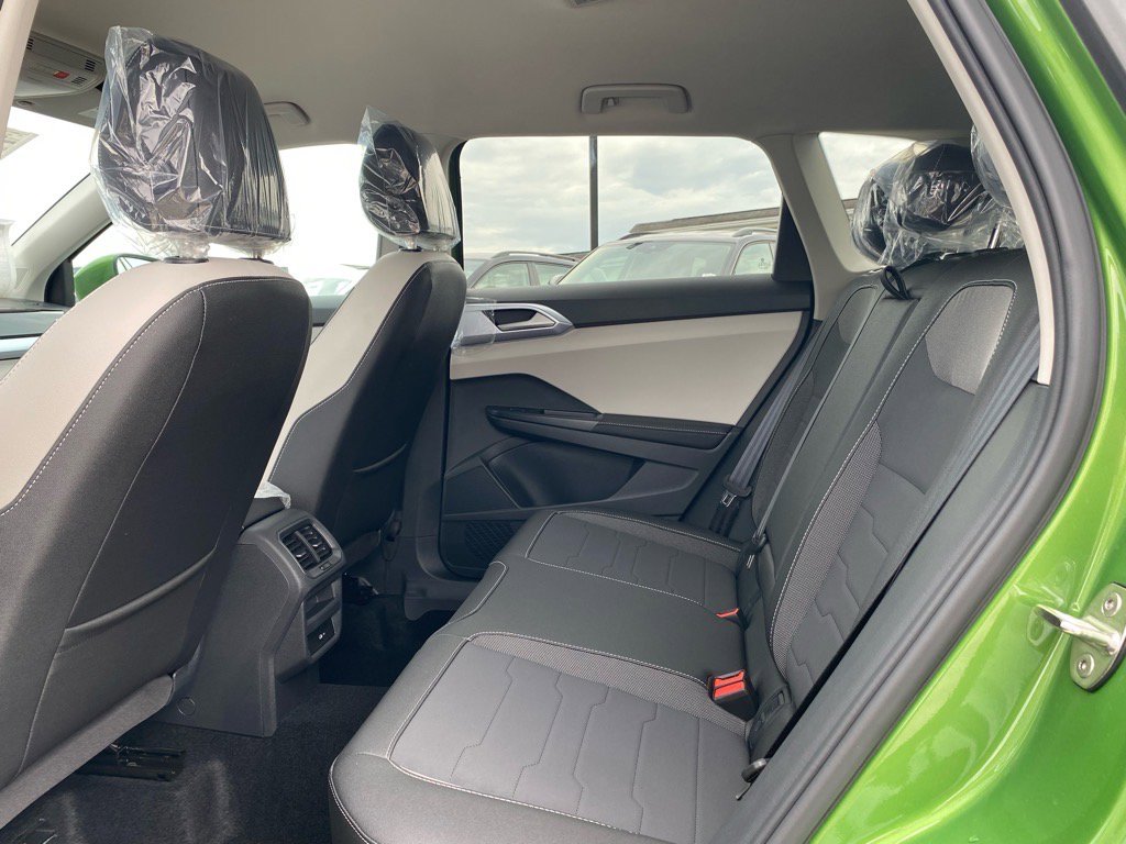 New 2025 Volkswagen Taos SE image 12