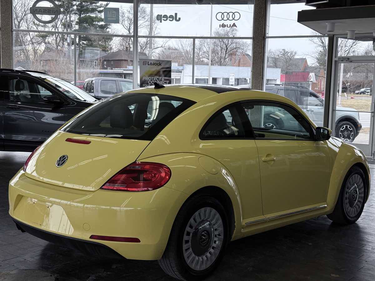 Used 2013 Volkswagen Beetle 2.5 image 9