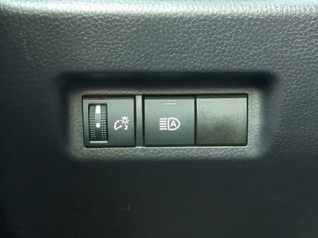 Certified 2025 Toyota RAV4 XLE FWD image 25