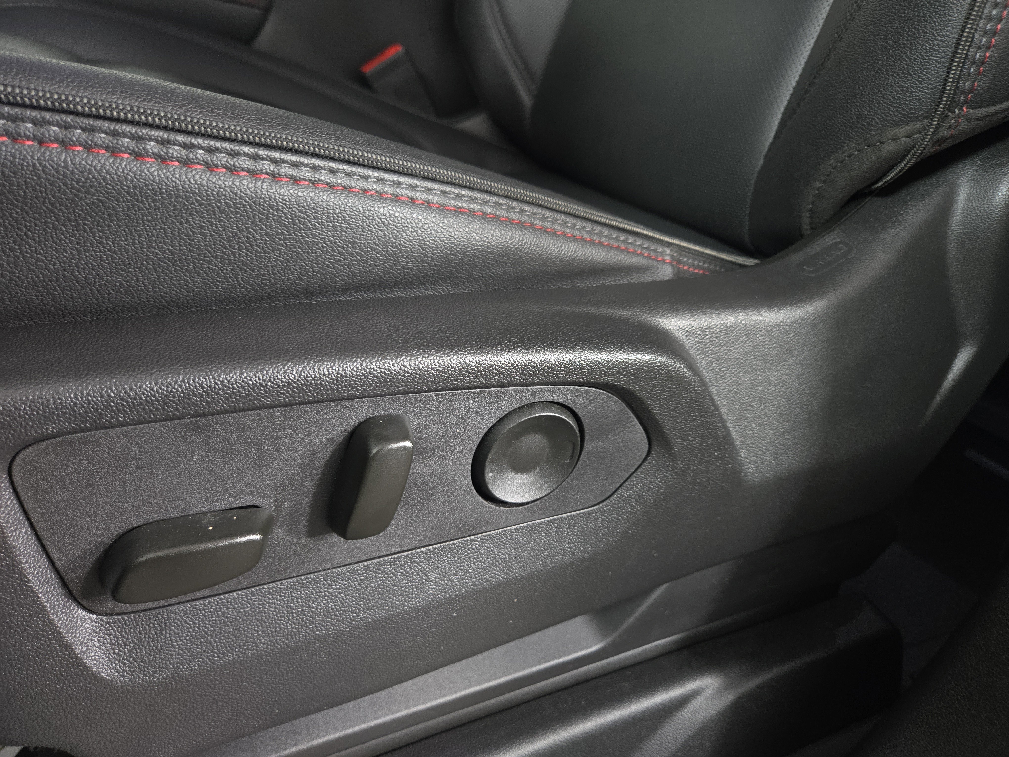 Certified 2025 Chevrolet Suburban RST w/ Comfort Package image 31