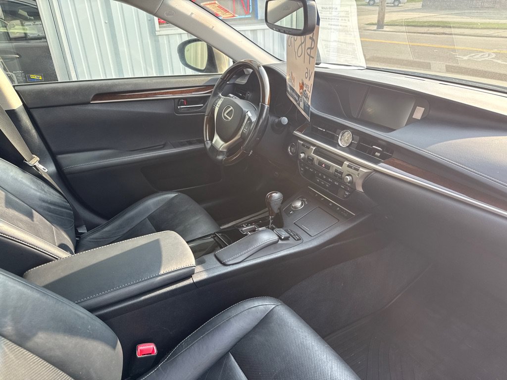 Used 2015 Lexus ES 350 w/ Luxury Package FWD image 16