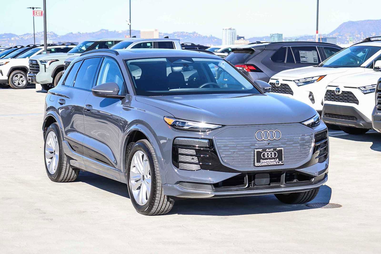 Used 2025 Audi Q6 e-tron Premium w/ Convenience Package image 3
