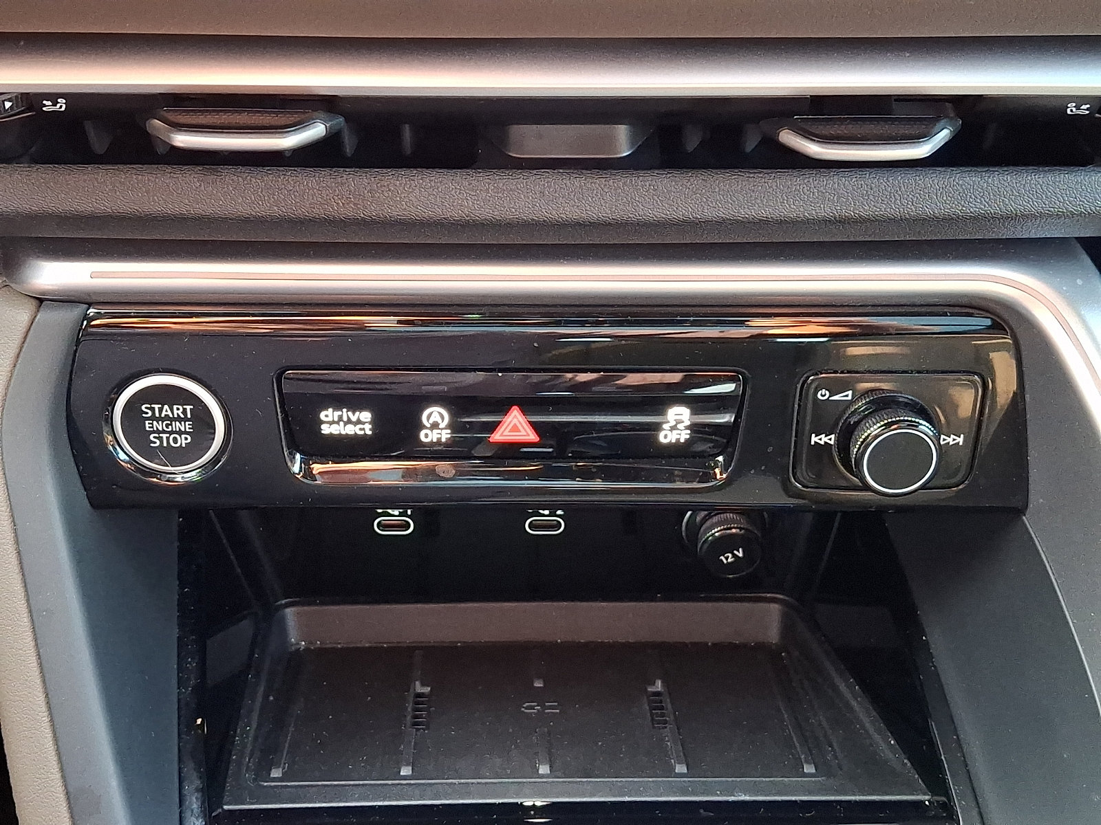 Used 2025 Audi Q5 Premium w/ Convenience Package AWD/4WD image 16