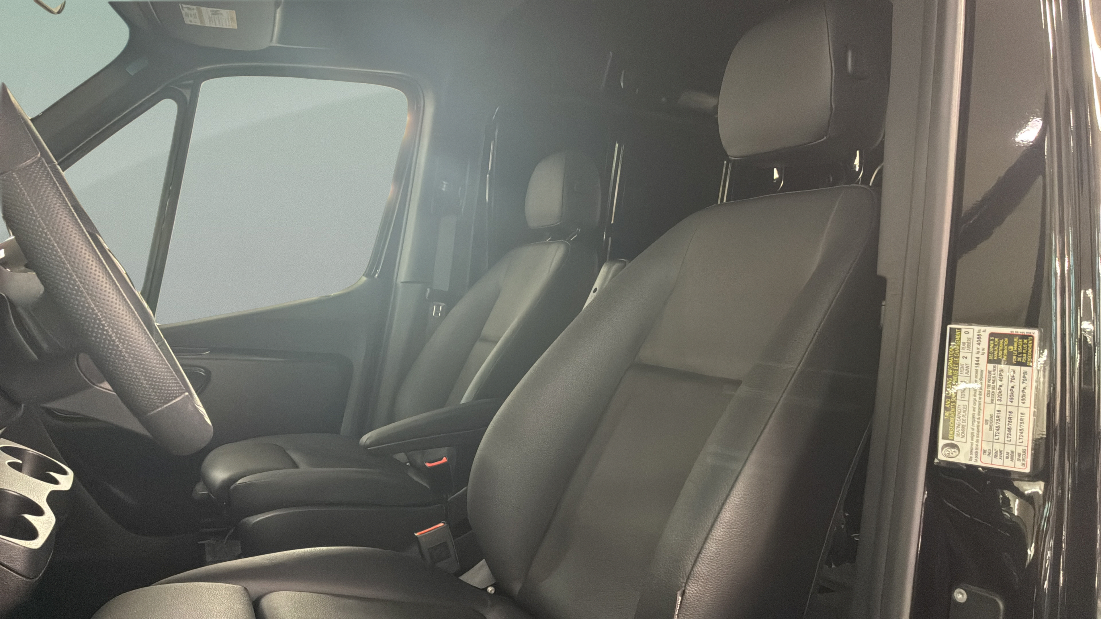 Used 2025 Mercedes-Benz Sprinter 2500 image 15
