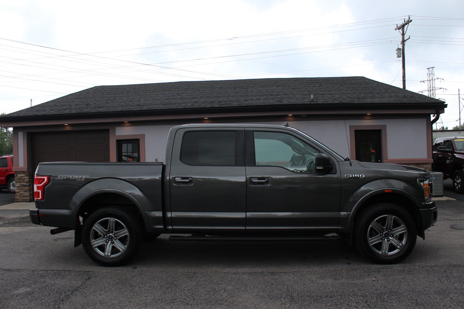 Used 2018 Ford F150 XLT w/ Equipment Group 302A Luxury AWD/4WD image 3