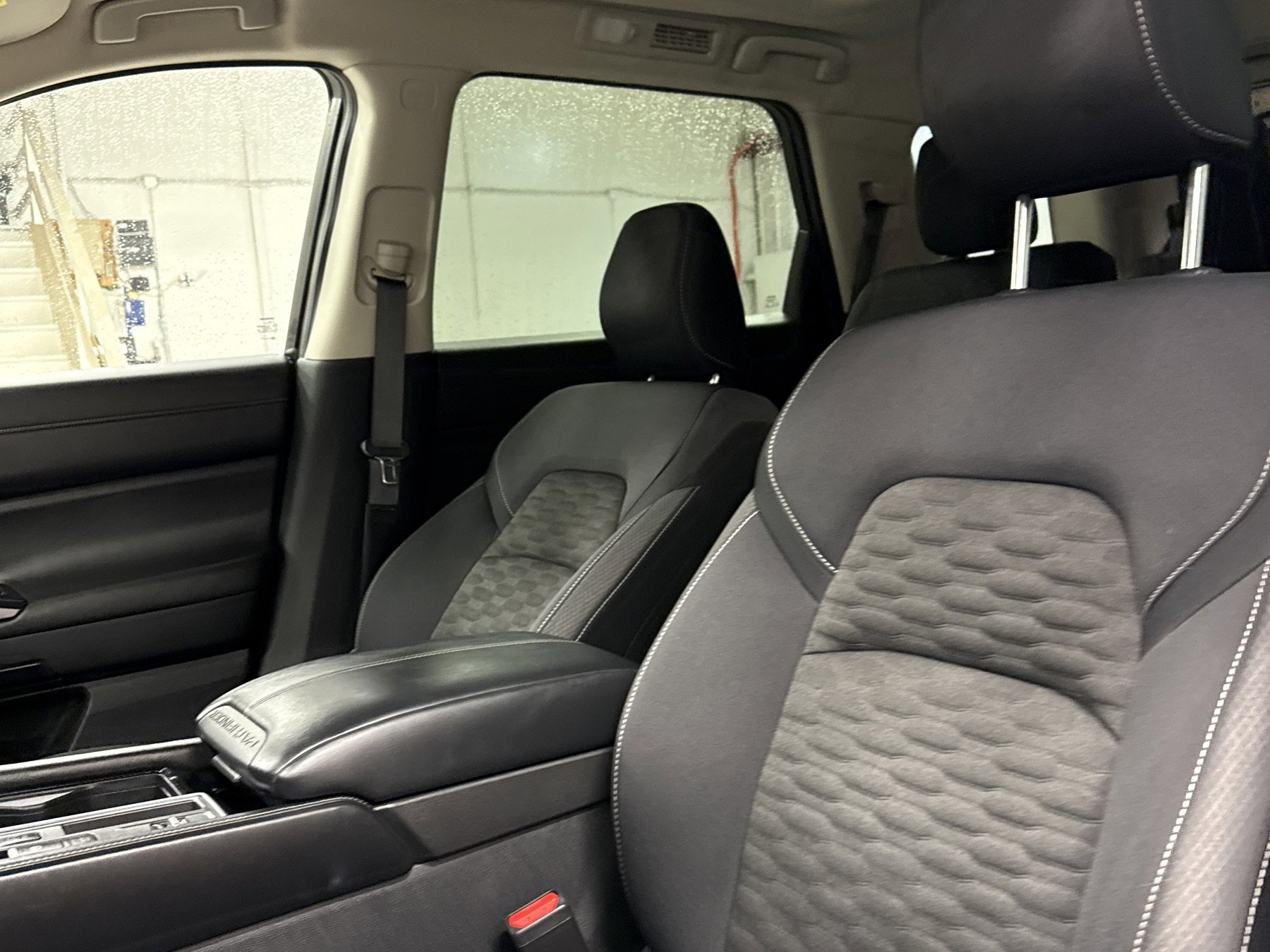 Used 2022 Nissan Pathfinder SV w/ SV Premium Package image 5