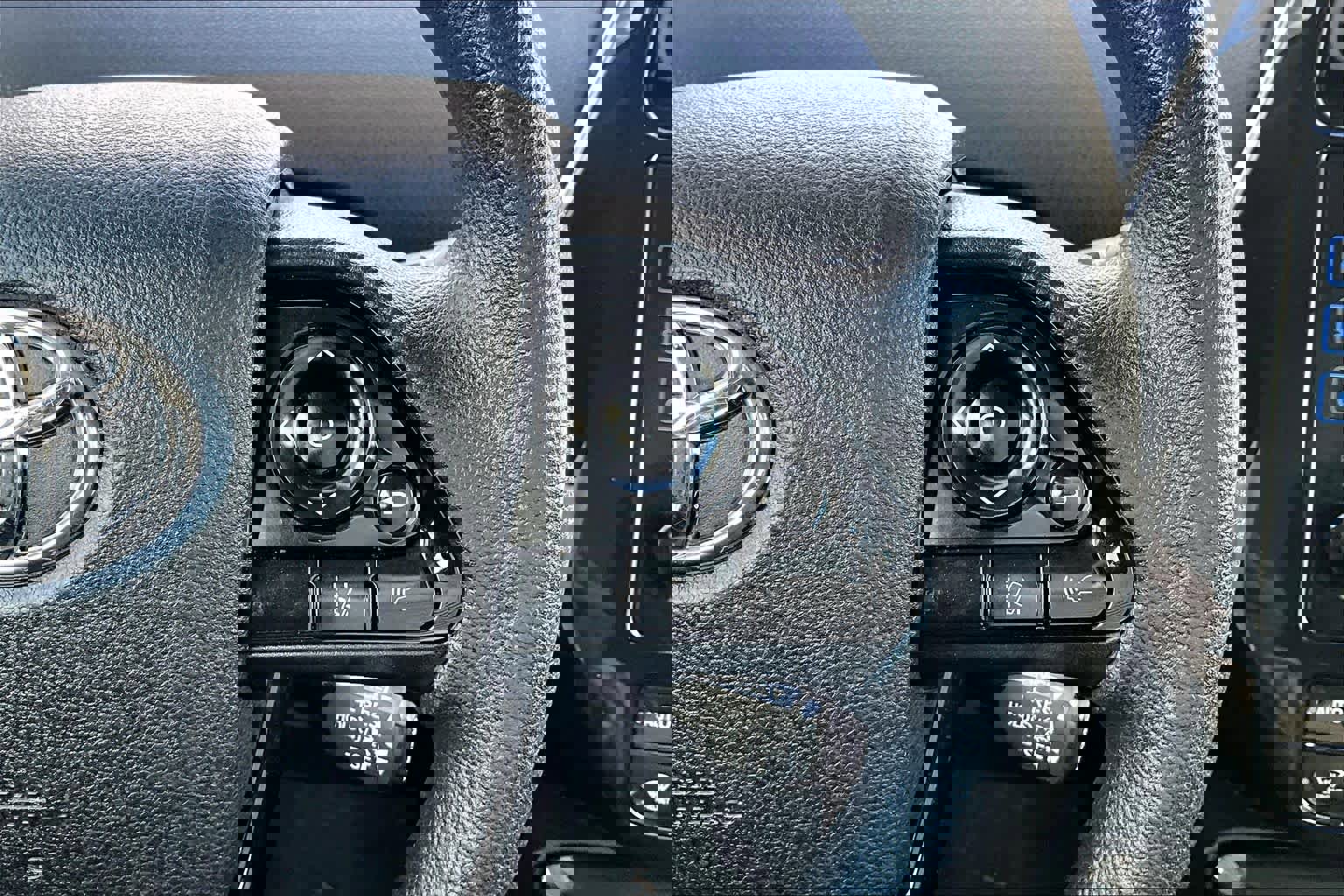 Used 2019 Toyota Prius LE w/ Carpet Mat Package image 23