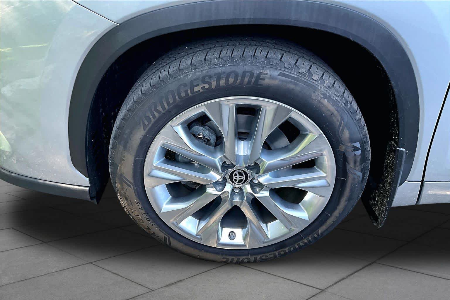 Certified 2020 Toyota Highlander Limited AWD/4WD image 11