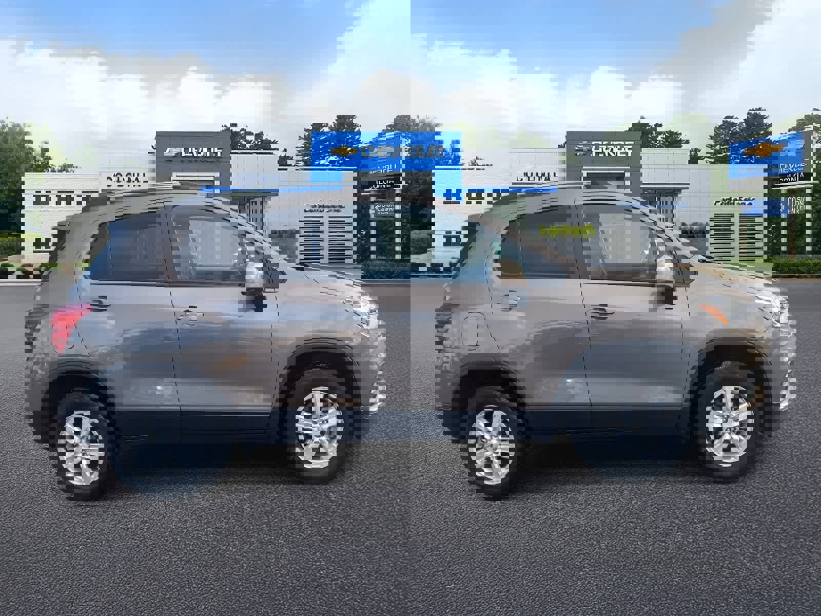 Used 2022 Chevrolet Trax LT w/ LT Convenience Package image 3