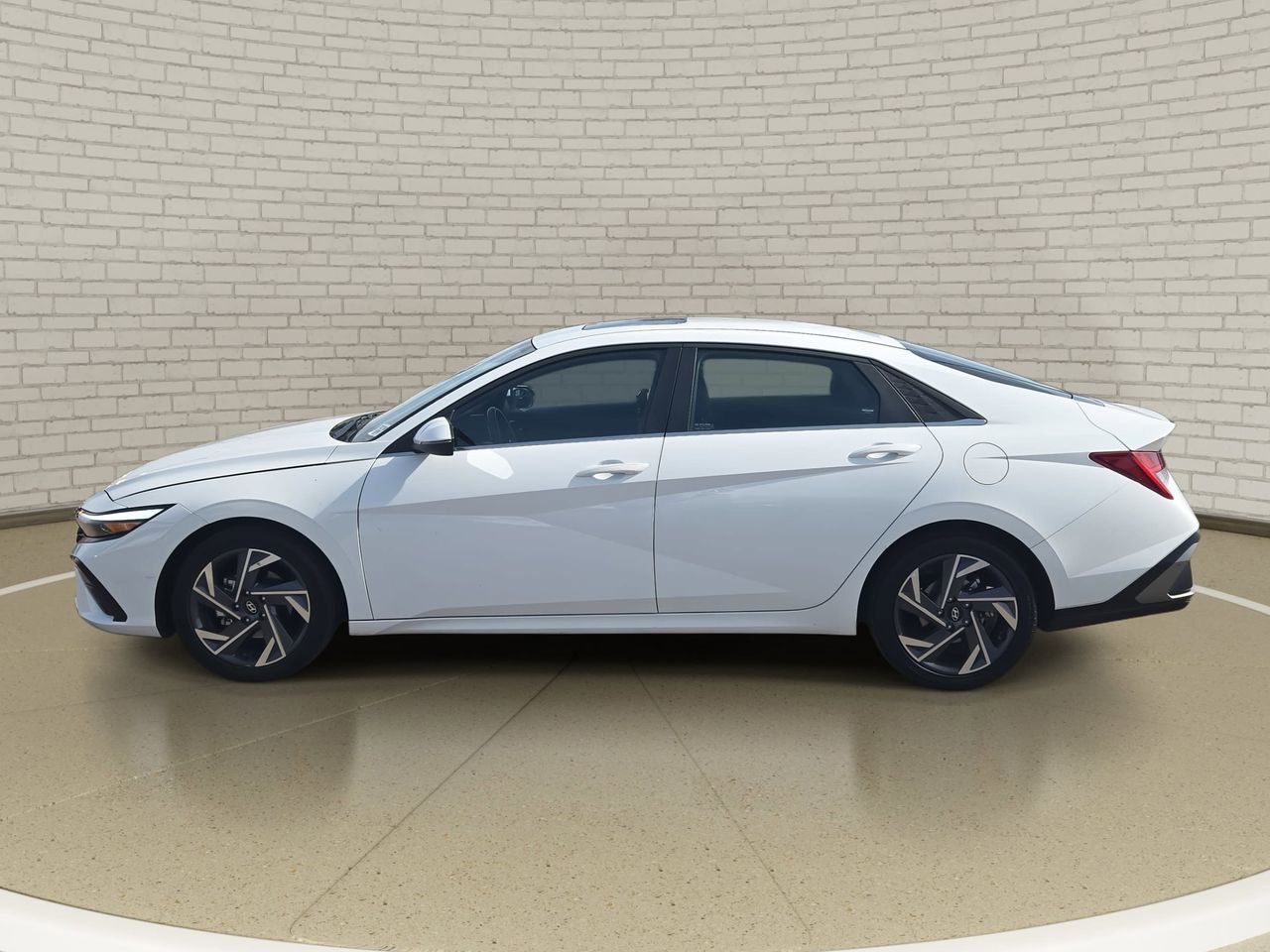 Used 2025 Hyundai Elantra Limited image 8