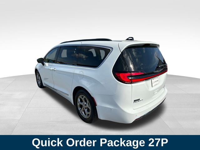 Used 2023 Chrysler Pacifica Limited image 3
