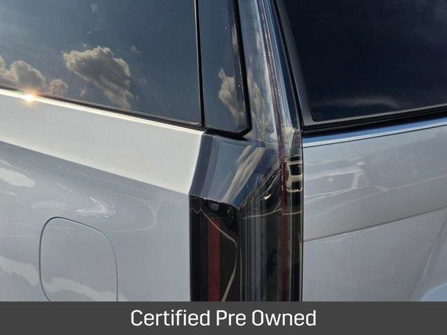 Used 2025 Cadillac Escalade Premium Luxury Platinum AWD/4WD image 11
