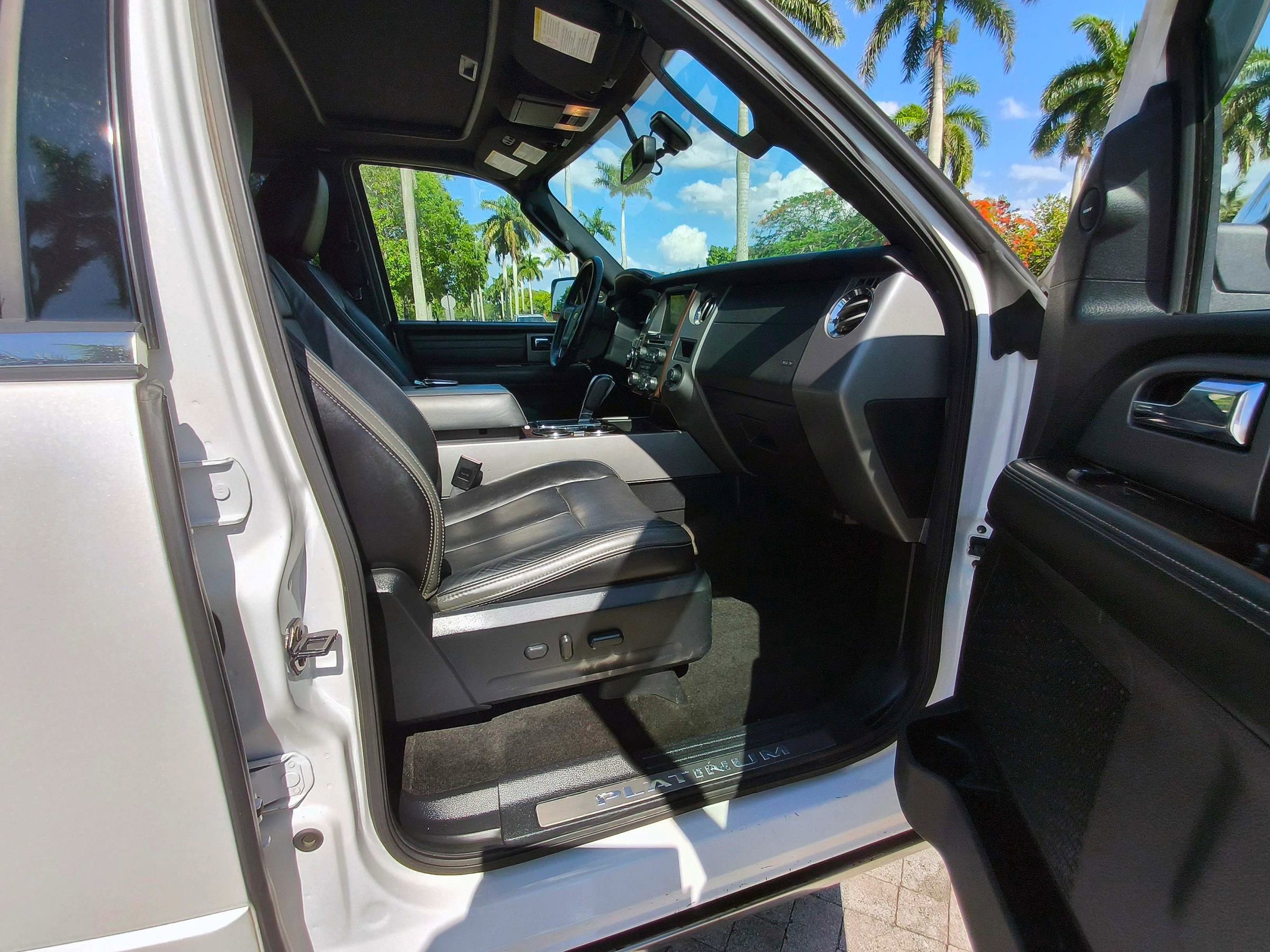 Used 2017 Ford Expedition Platinum RWD image 40