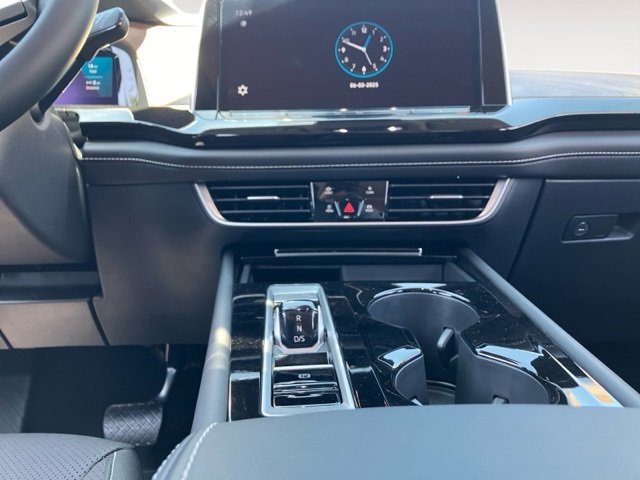 New 2025 Volkswagen Atlas SE image 11