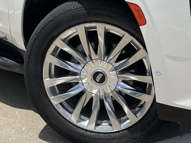 Used 2022 Cadillac Escalade ESV Premium Luxury AWD/4WD image 9