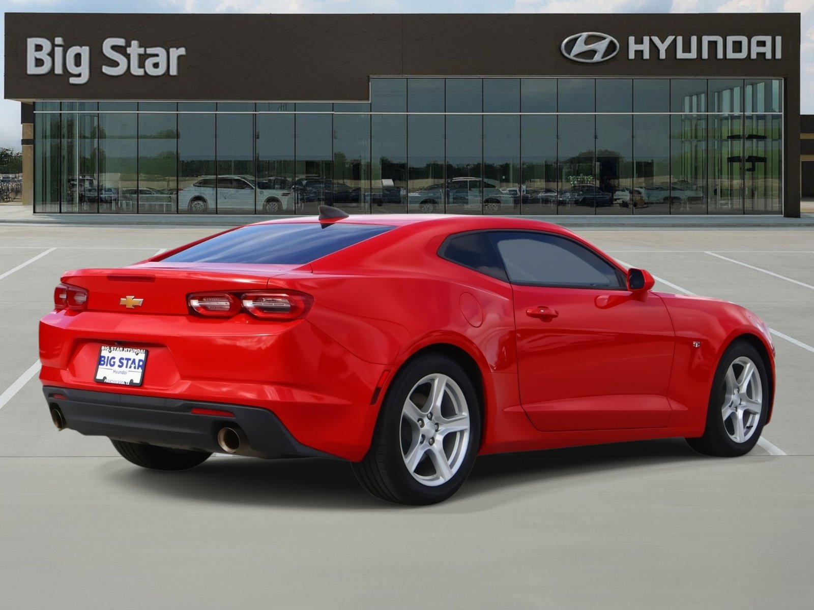 Used 2021 Chevrolet Camaro LT RWD image 4