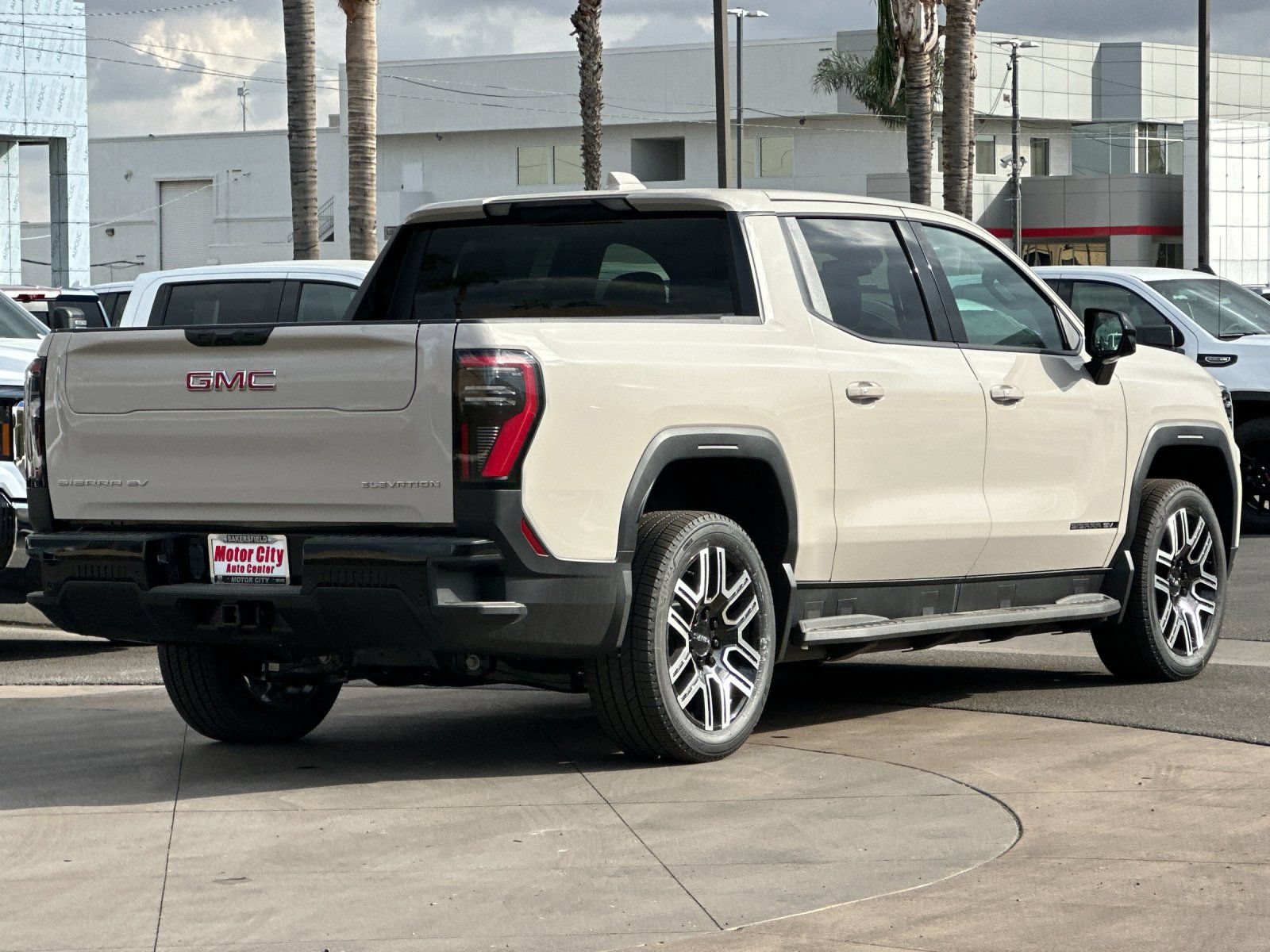 New 2026 GMC Sierra EV Elevation AWD/4WD video 4