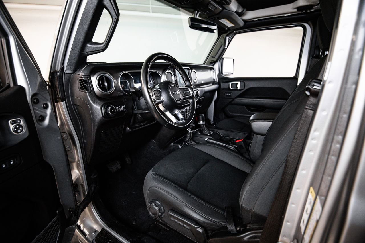 Used 2020 Jeep Wrangler Unlimited Sahara AWD/4WD image 4