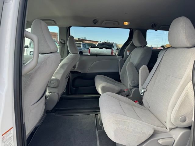 Used 2020 Toyota Sienna LE FWD image 30